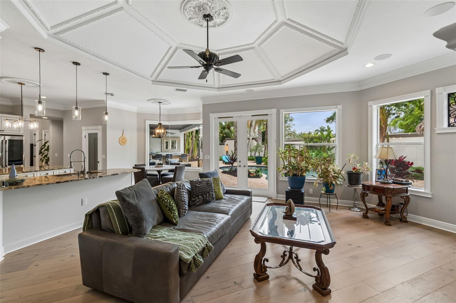 CHAMPIONS CLUB - Residential