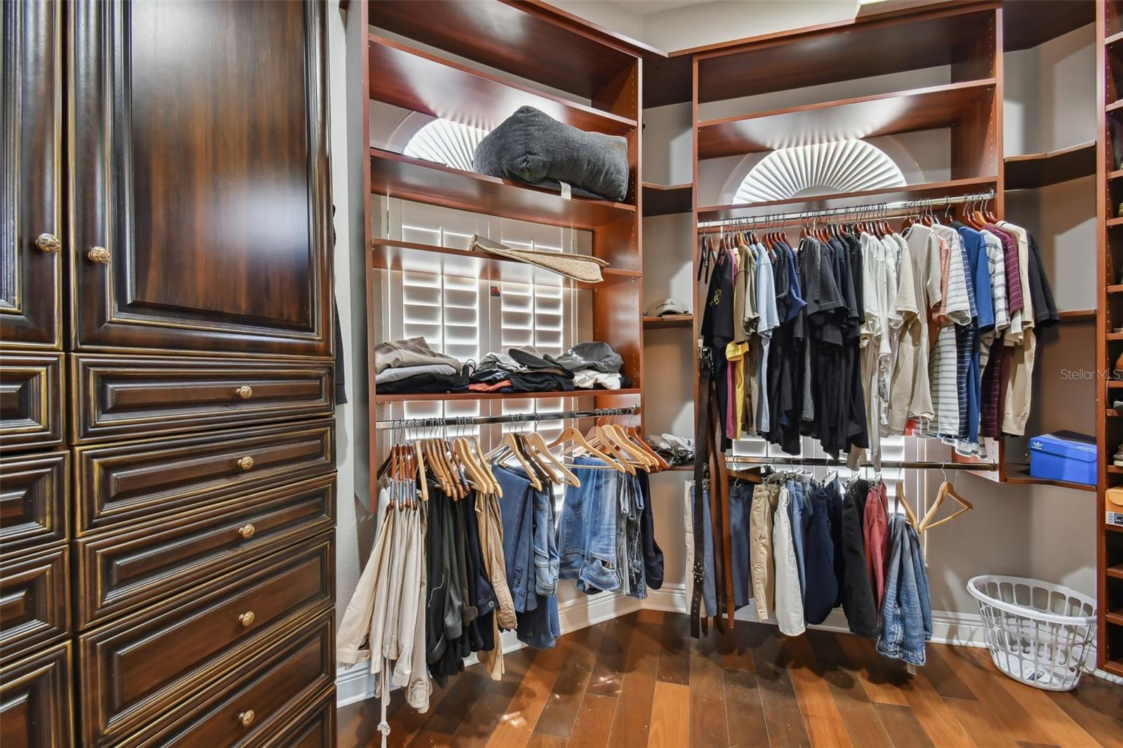 CHAMPIONS CLUB - Residential