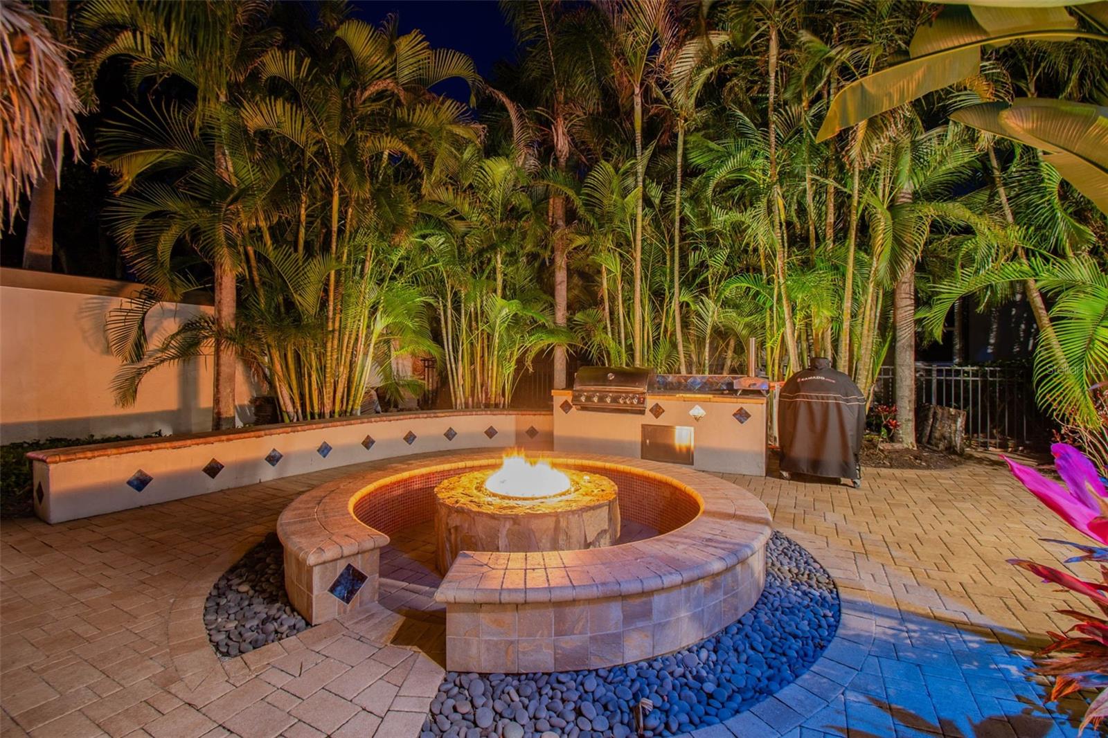 CHAMPIONS CLUB - Residential