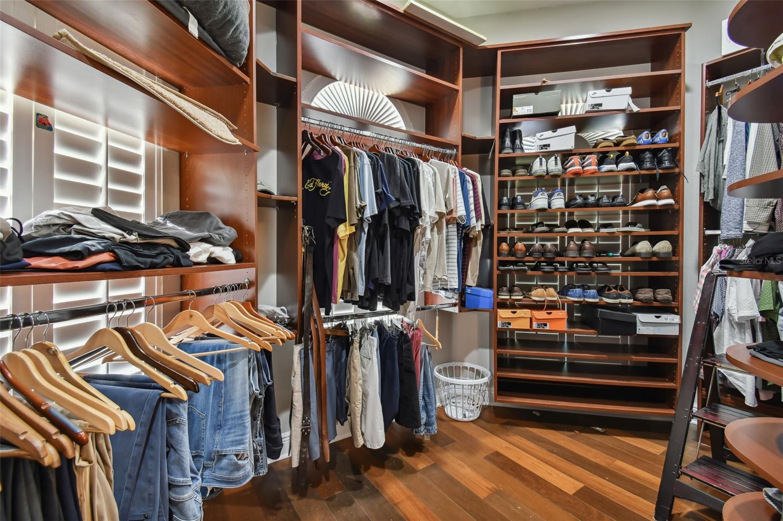 CHAMPIONS CLUB - Residential