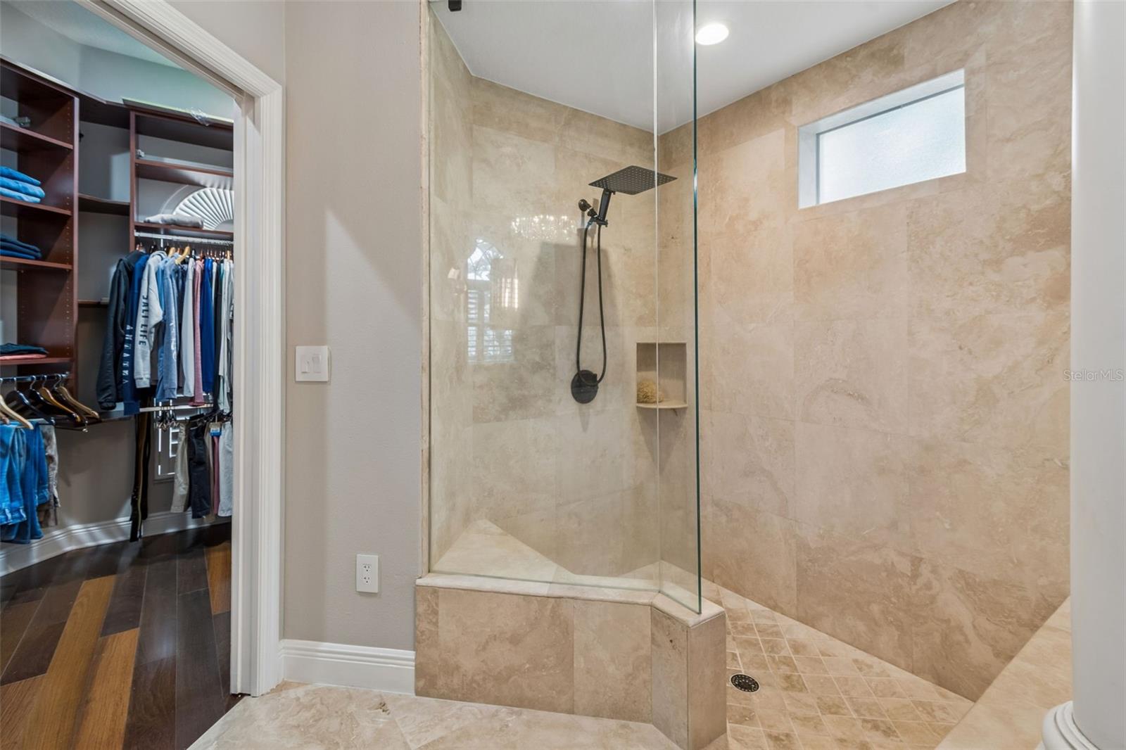 CHAMPIONS CLUB - Residential