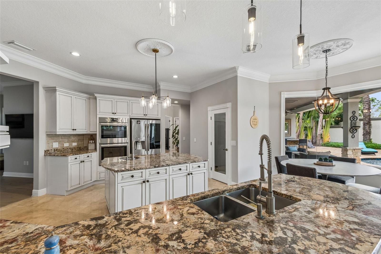 CHAMPIONS CLUB - Residential