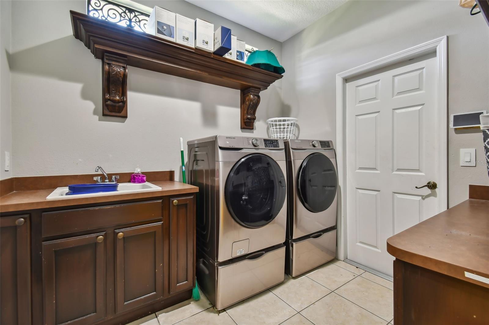 CHAMPIONS CLUB - Residential