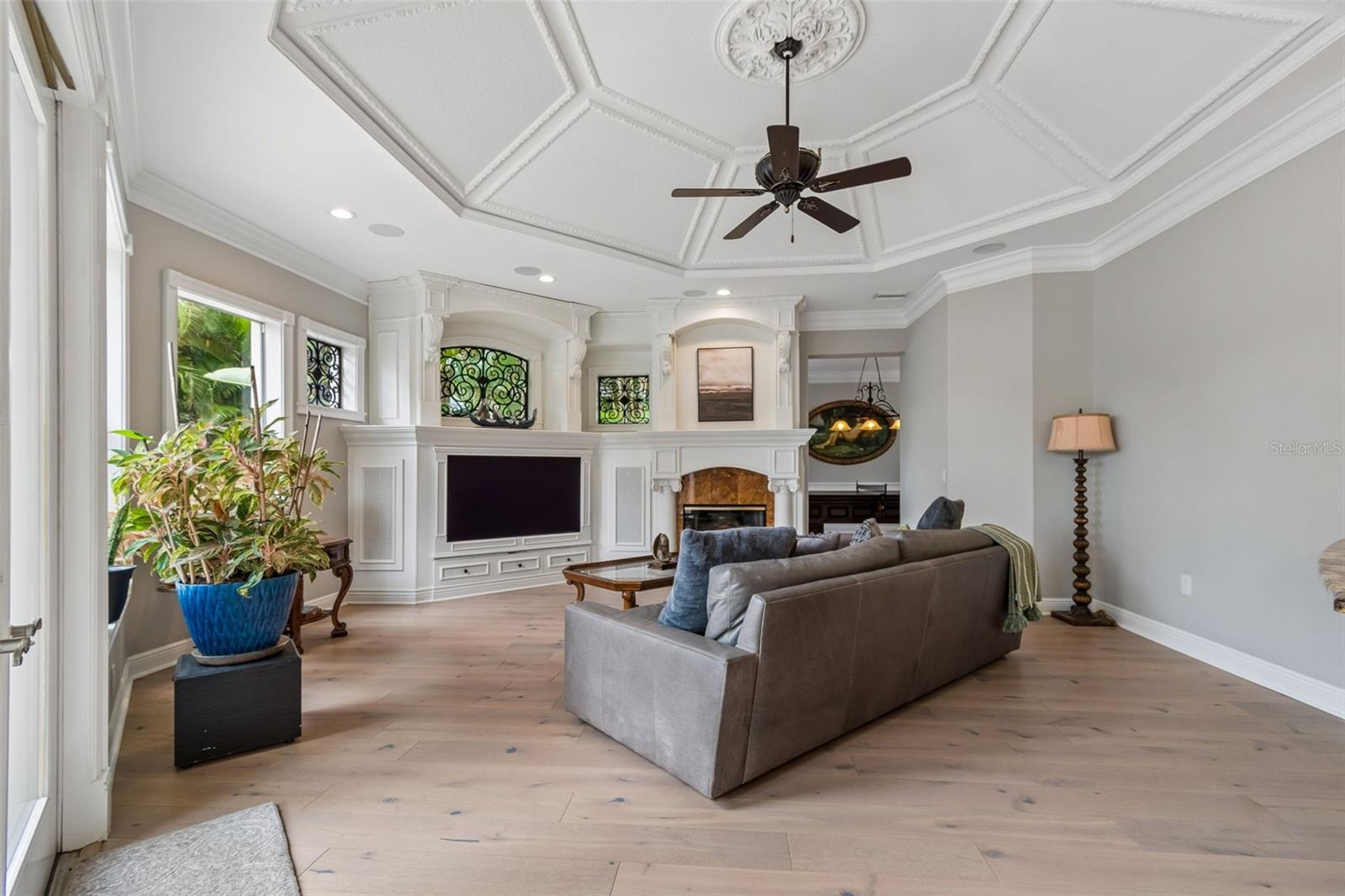 CHAMPIONS CLUB - Residential