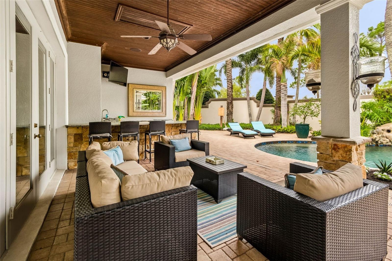 CHAMPIONS CLUB - Residential