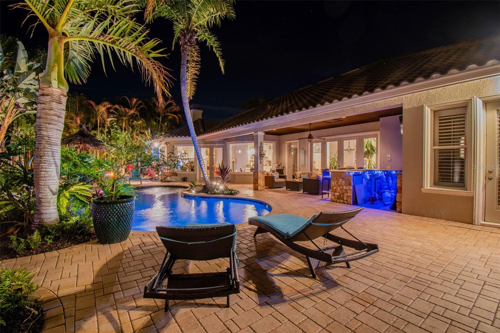 CHAMPIONS CLUB - Residential