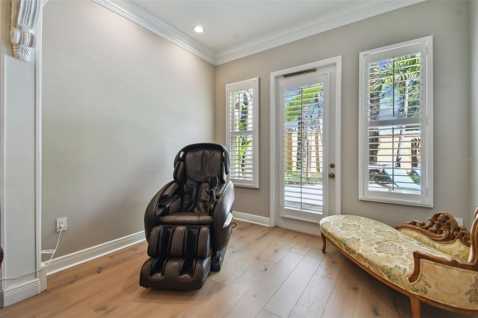 CHAMPIONS CLUB - Residential