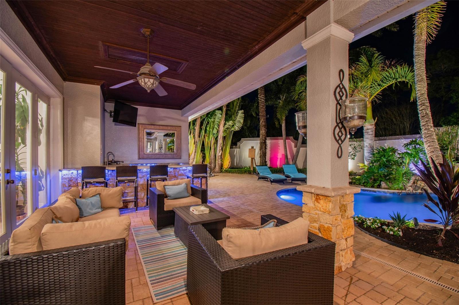 CHAMPIONS CLUB - Residential