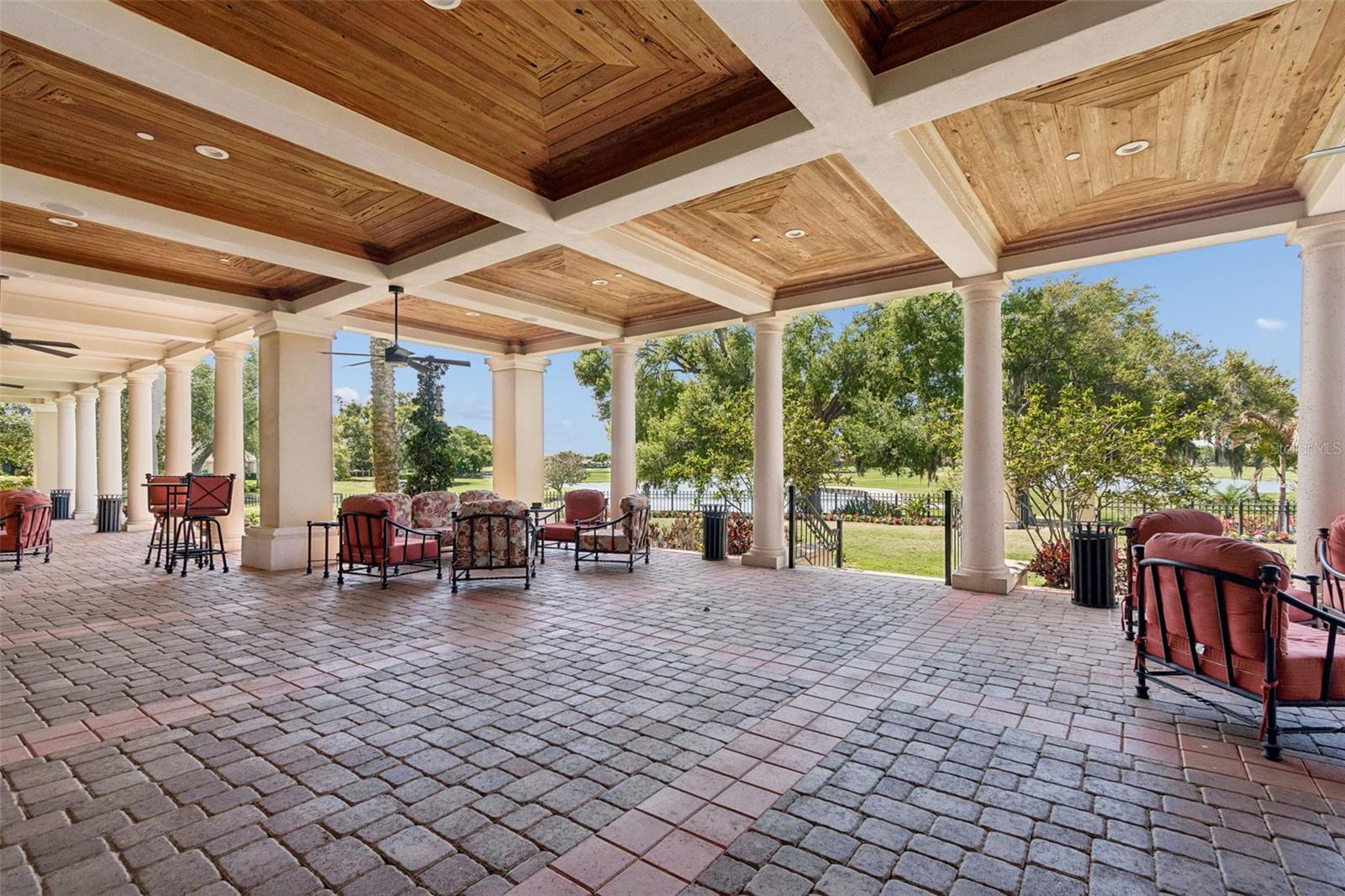 CHAMPIONS CLUB - Residential