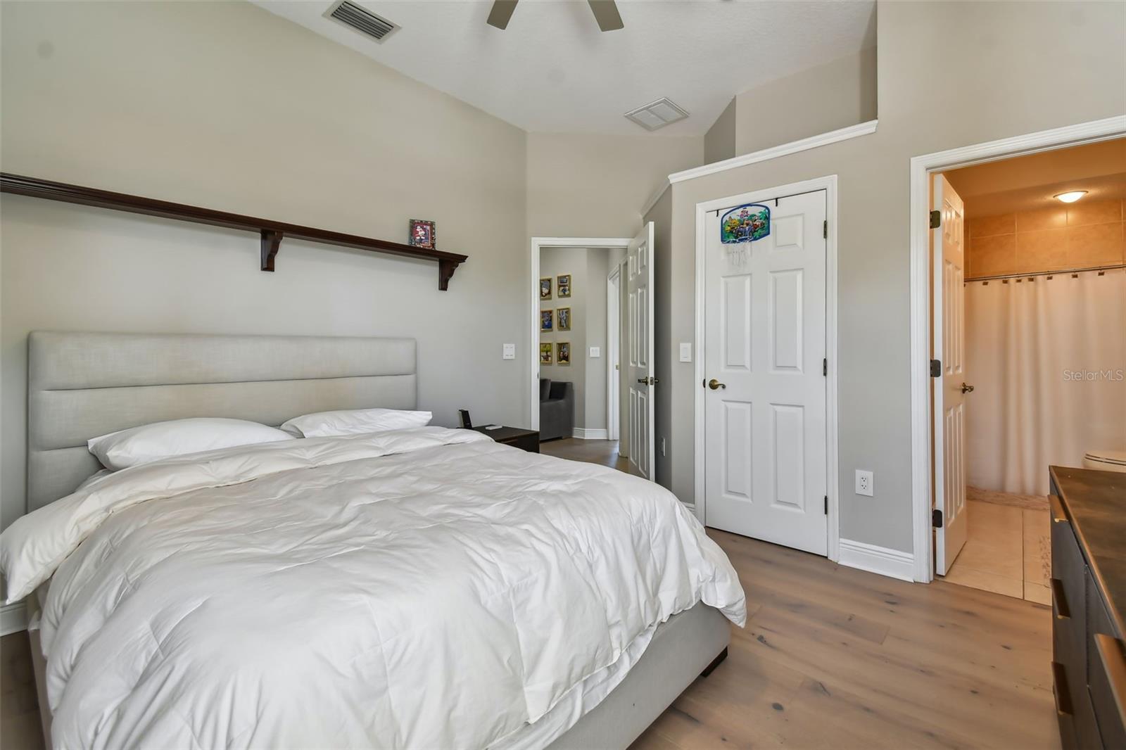 CHAMPIONS CLUB - Residential