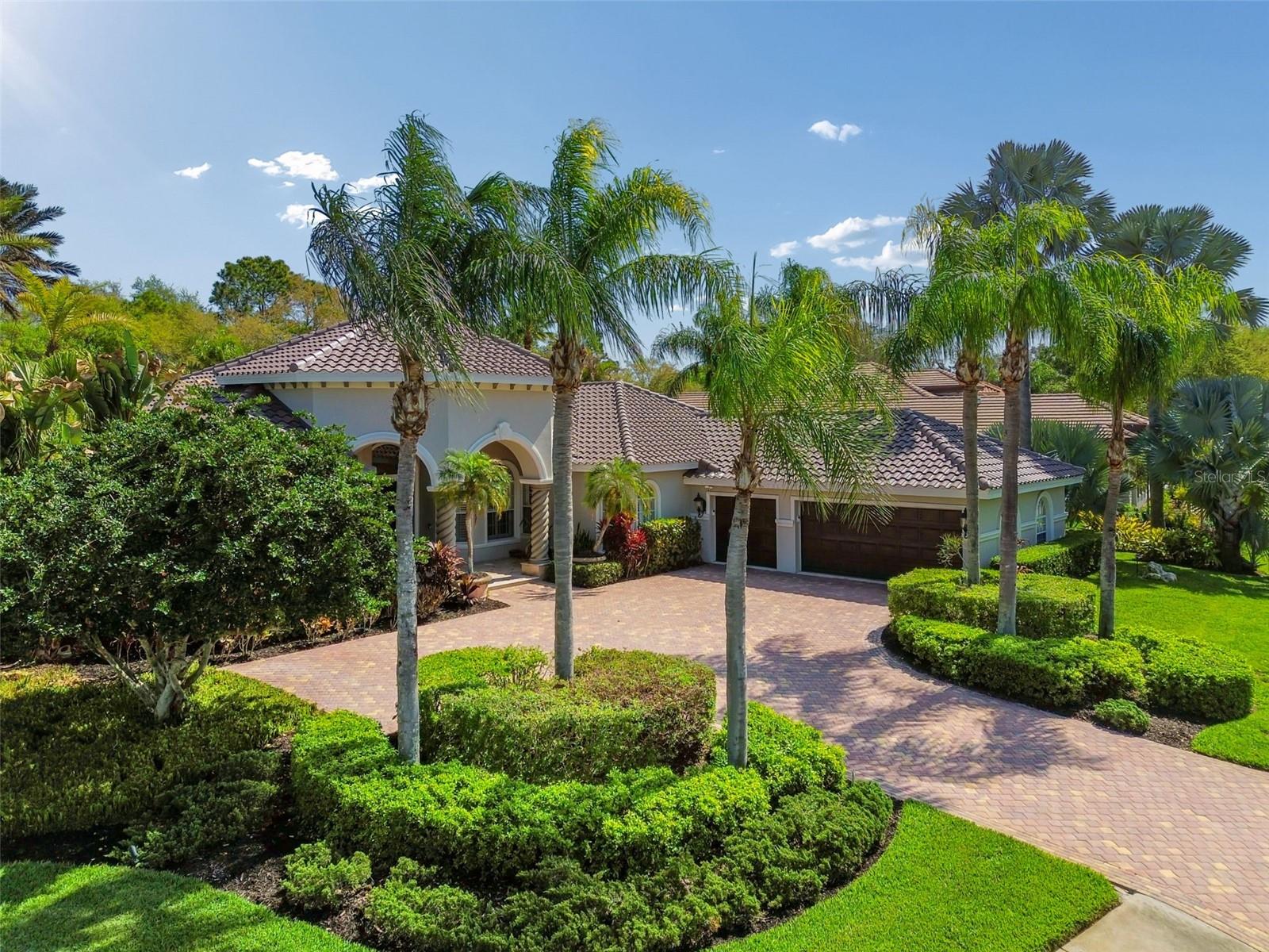 CHAMPIONS CLUB - Residential