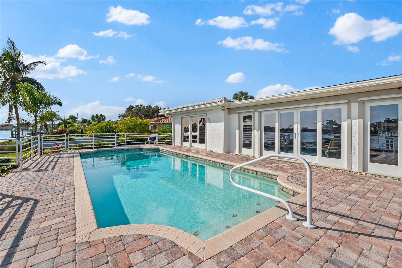 HOWARD ESTATES - Residential