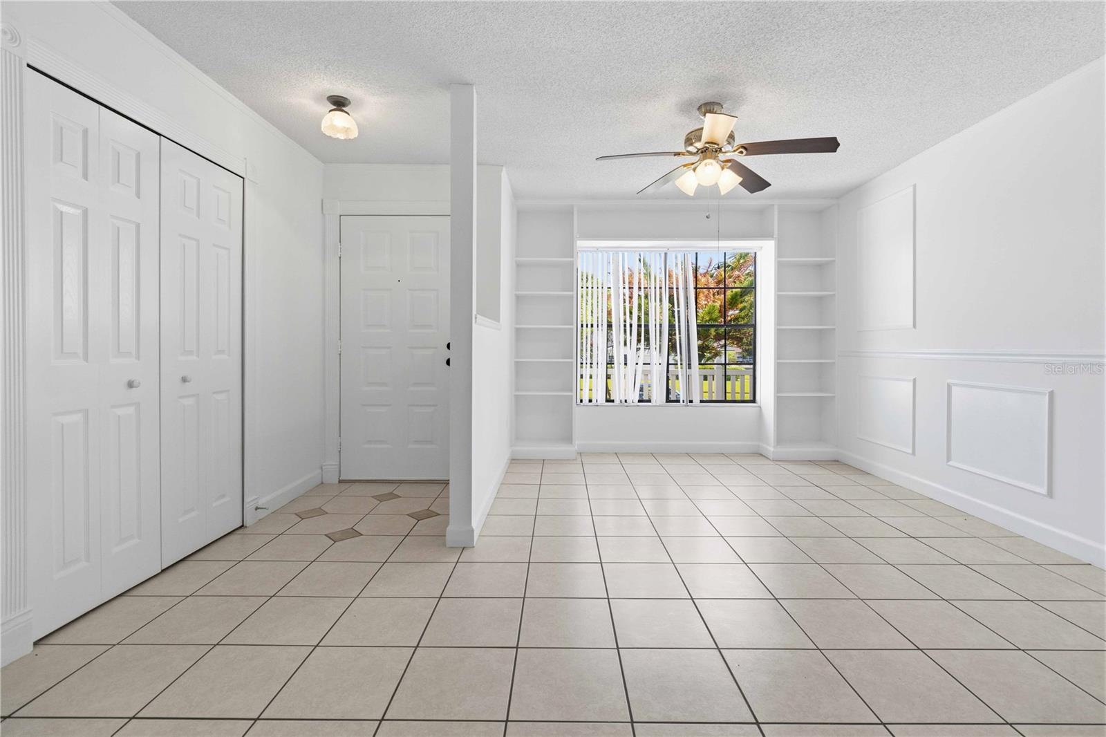 2595 WHITE OAK LANE