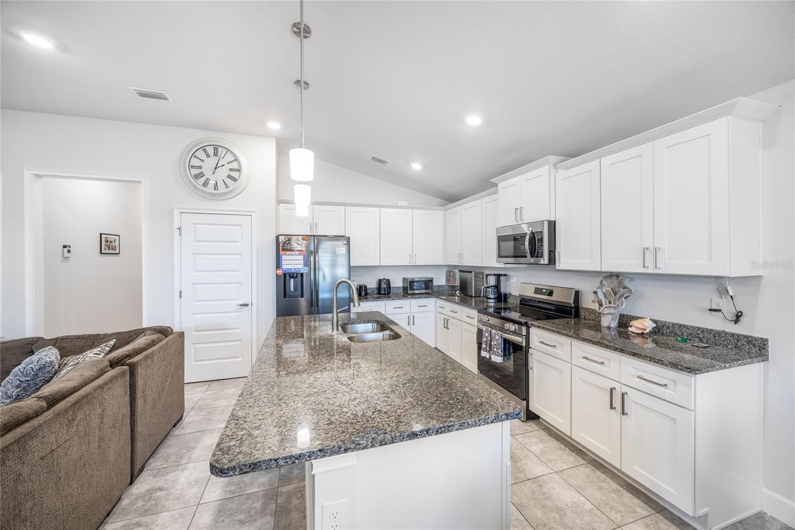 COUNTRY WAY SOUTH PH 1 PB 38 PG 79 - Residential