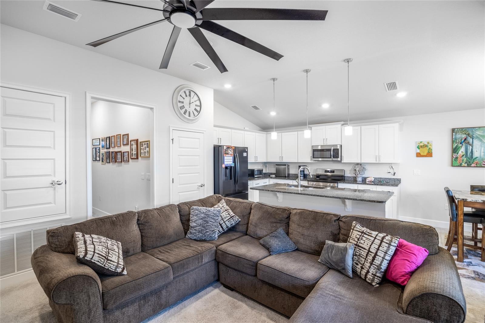 COUNTRY WAY SOUTH PH 1 PB 38 PG 79 - Residential