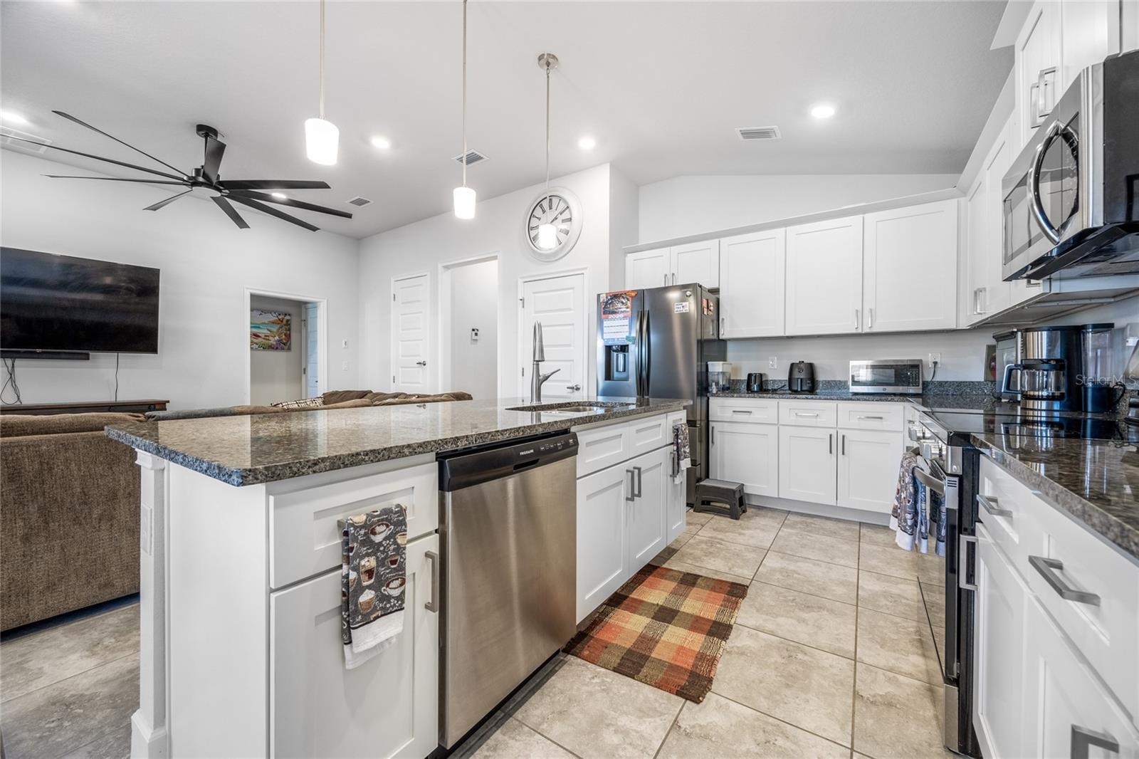 COUNTRY WAY SOUTH PH 1 PB 38 PG 79 - Residential