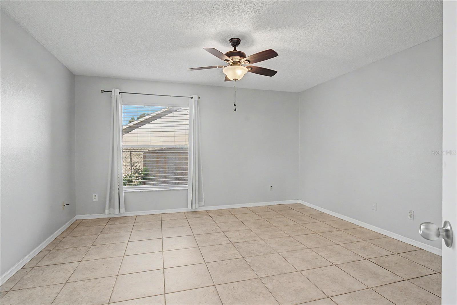 COUNTRY CHASE UNIT 2 24/91 LOT 73 - Residential