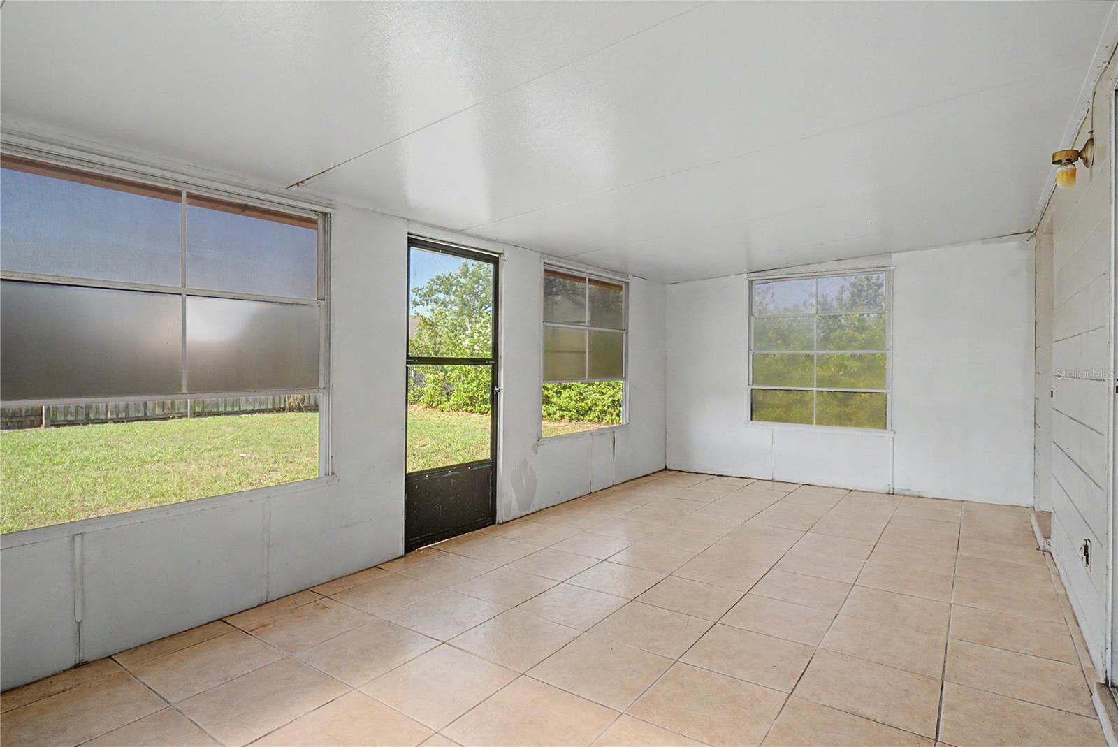 COUNTRY CHASE UNIT 2 24/91 LOT 73 - Residential