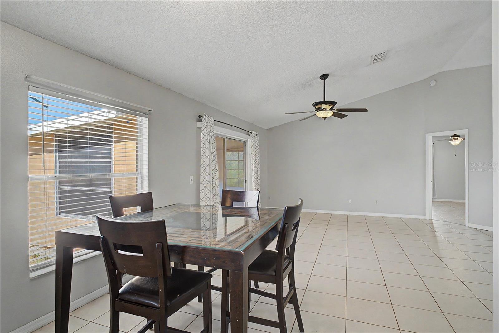 COUNTRY CHASE UNIT 2 24/91 LOT 73 - Residential