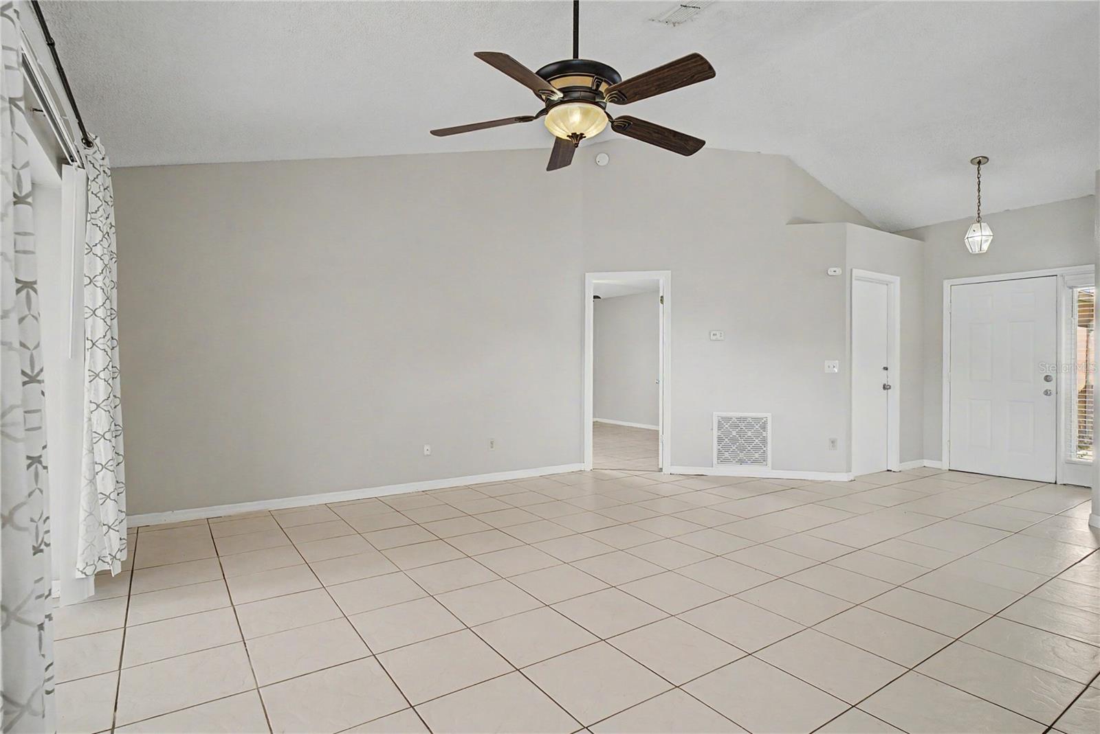 COUNTRY CHASE UNIT 2 24/91 LOT 73 - Residential