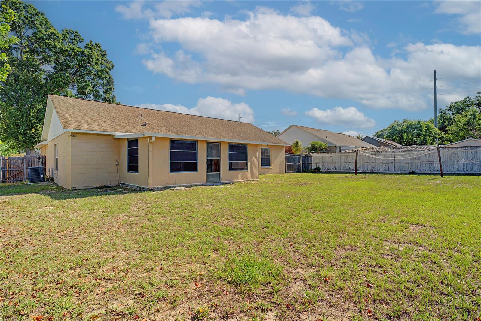 COUNTRY CHASE UNIT 2 24/91 LOT 73 - Residential