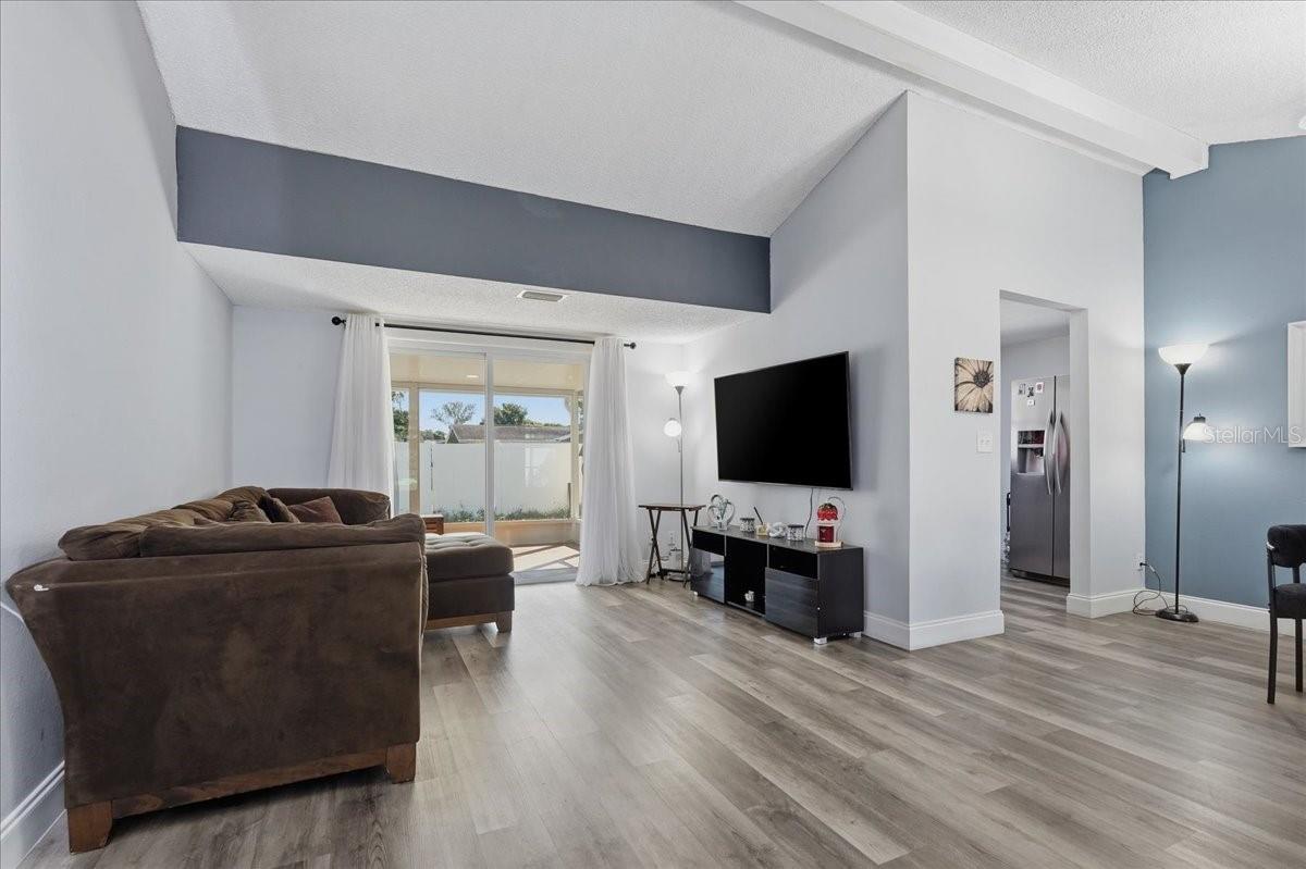 7603 WOODLAND OAKS COURT