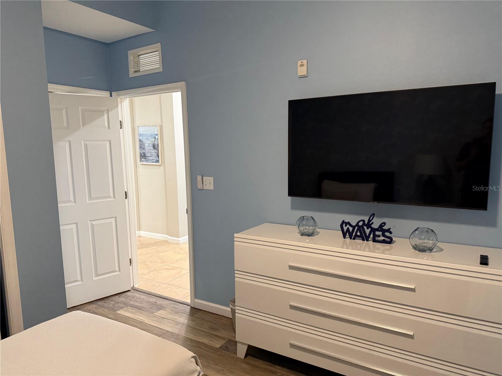 WORLDQUEST RESIDENCE - Residential