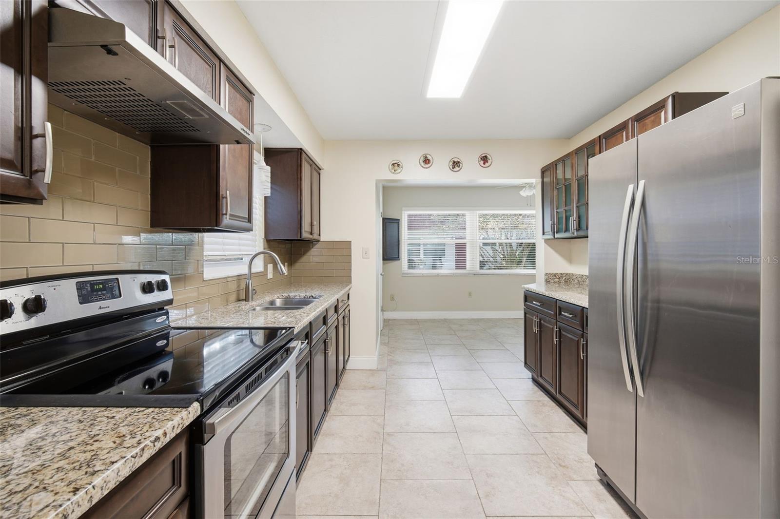 PARKWOOD CONDO - Residential