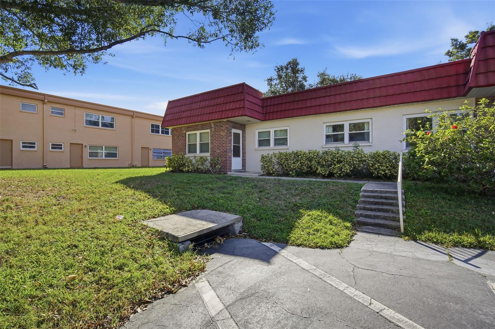 PARKWOOD CONDO - Residential