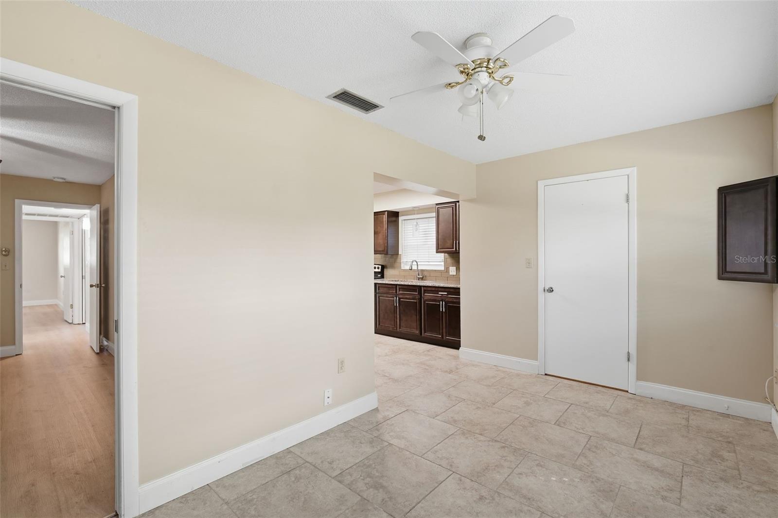 PARKWOOD CONDO - Residential