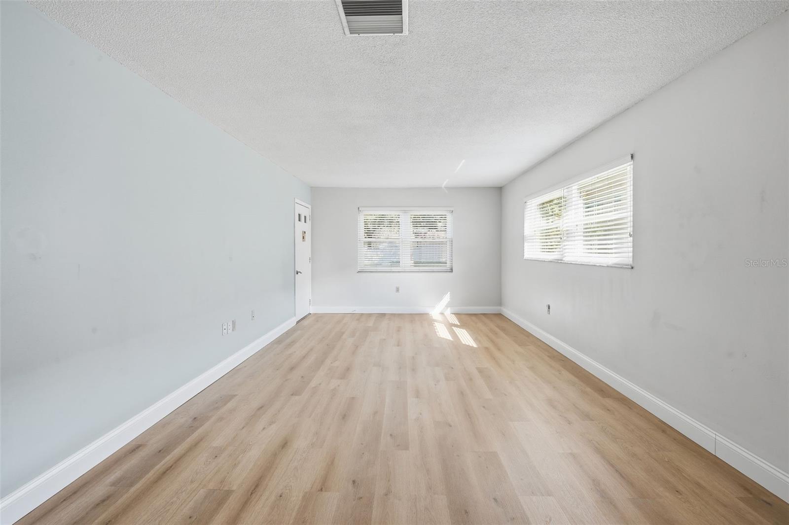 PARKWOOD CONDO - Residential