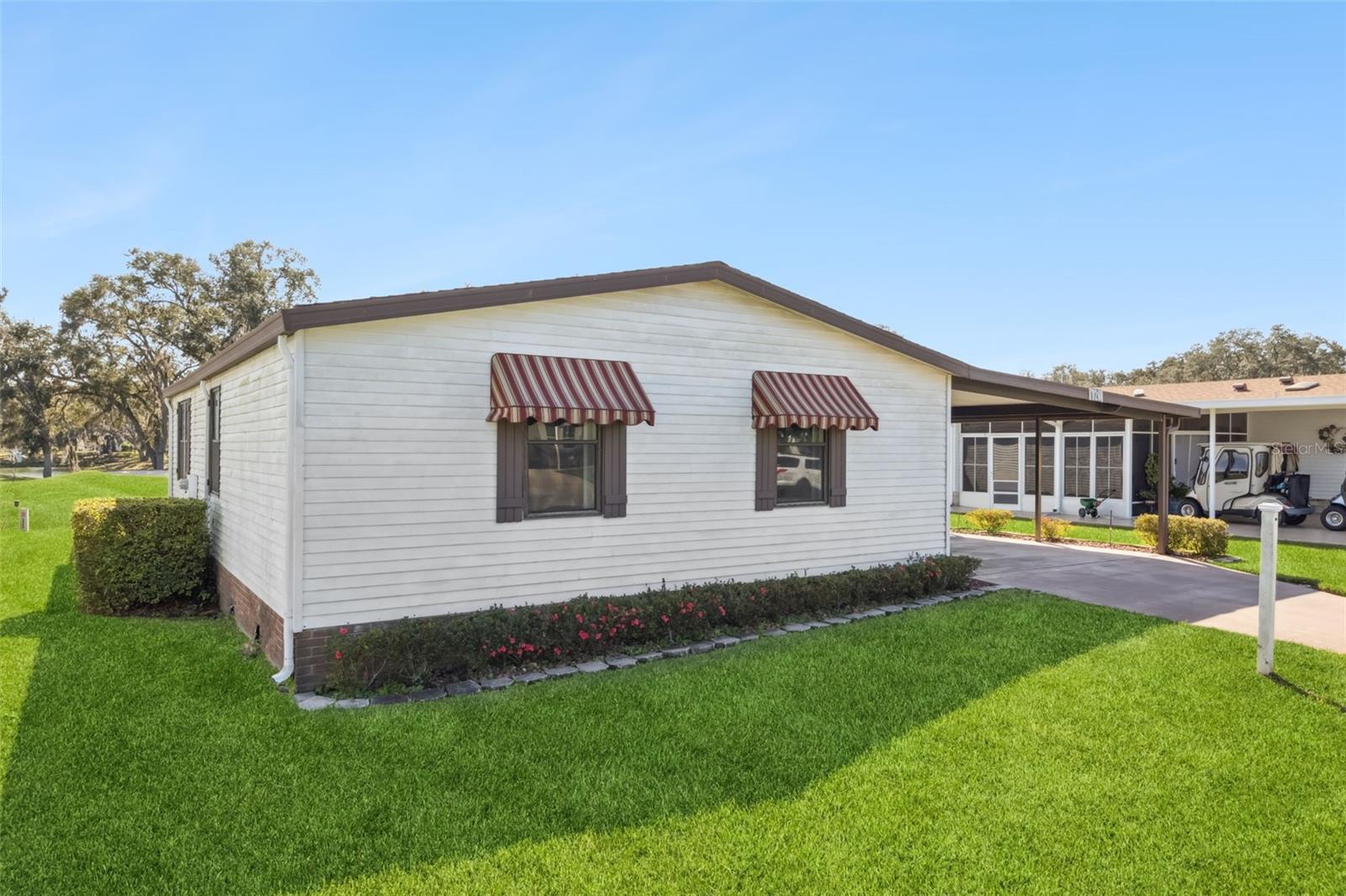 LADY LAKE ORANGE BLOSSOM GARDENS UNIT 08 - Residential