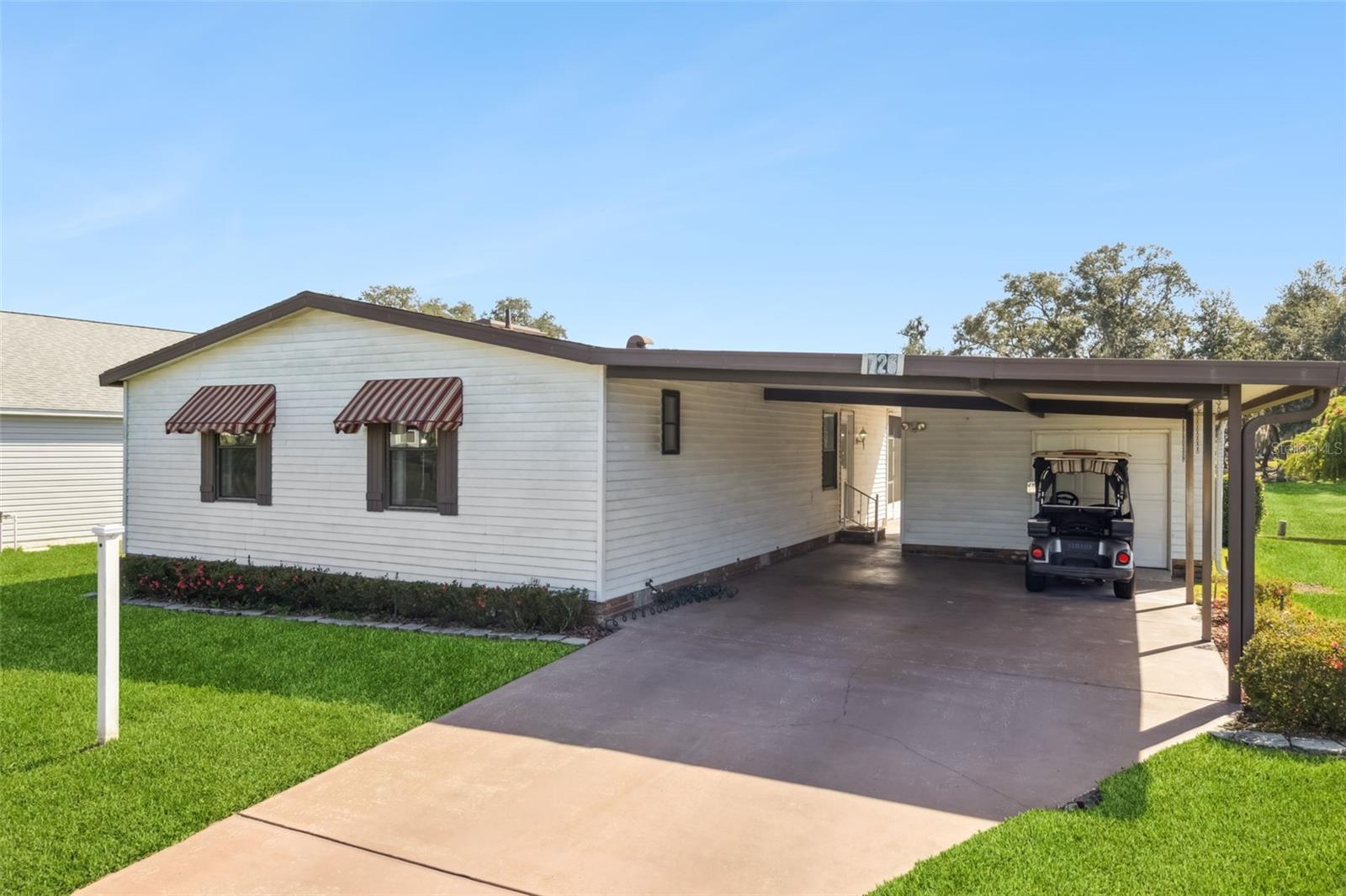 LADY LAKE ORANGE BLOSSOM GARDENS UNIT 08 - Residential