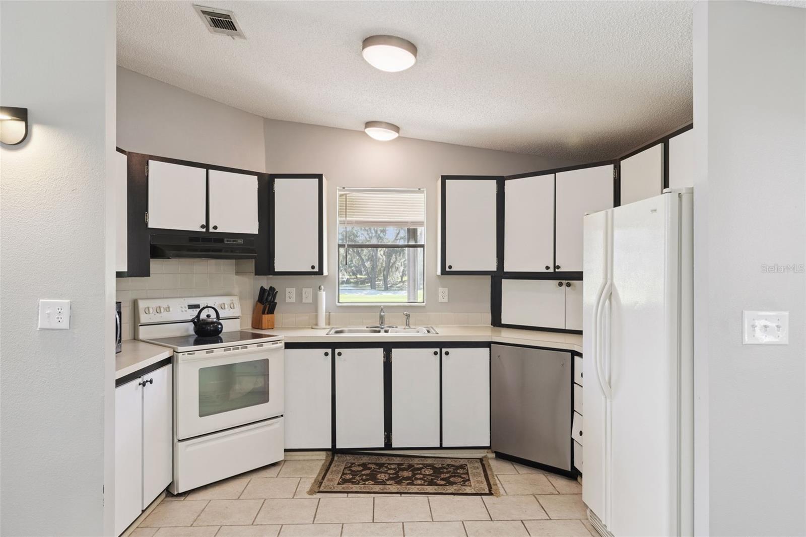 LADY LAKE ORANGE BLOSSOM GARDENS UNIT 08 - Residential