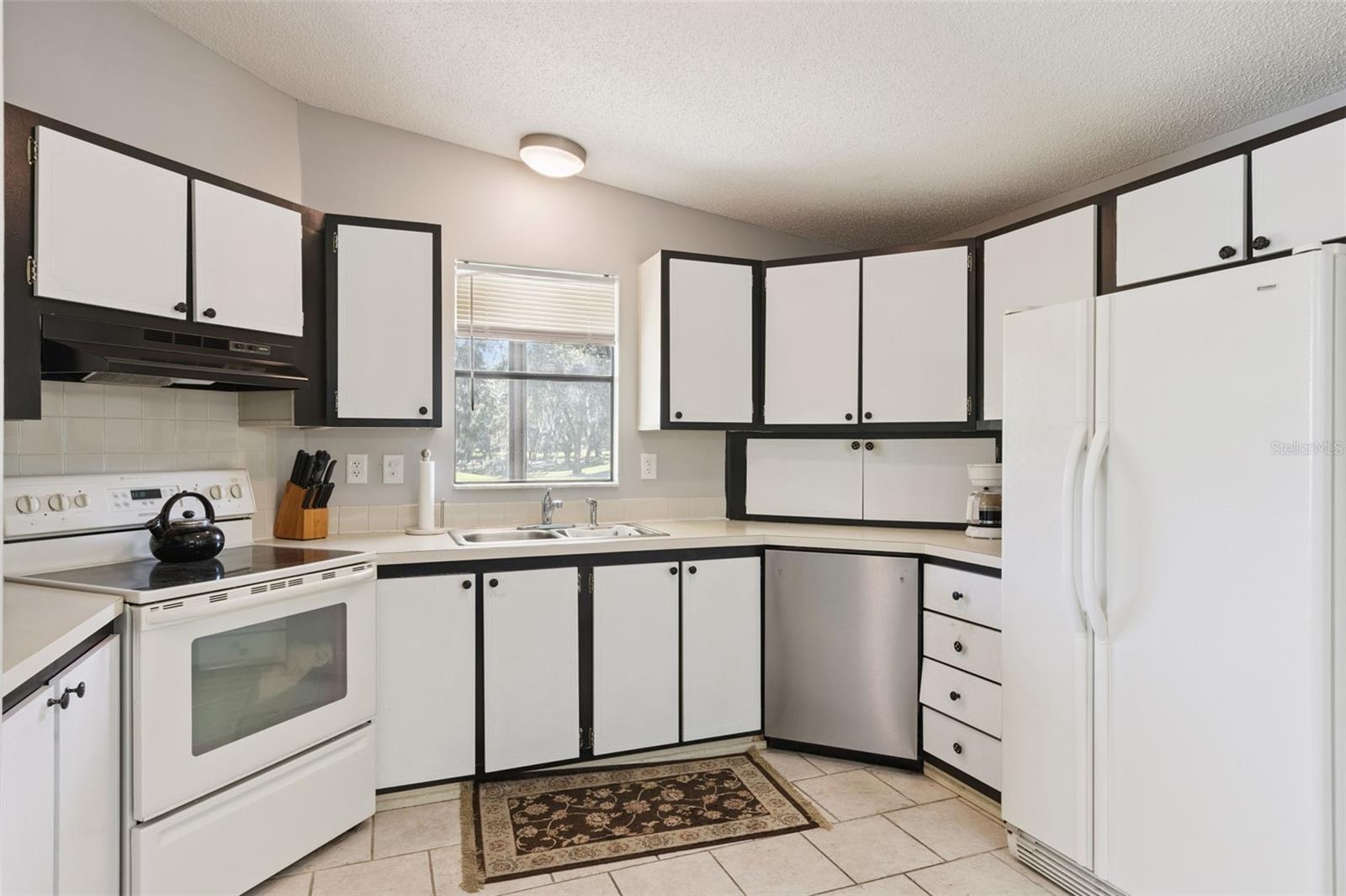 LADY LAKE ORANGE BLOSSOM GARDENS UNIT 08 - Residential