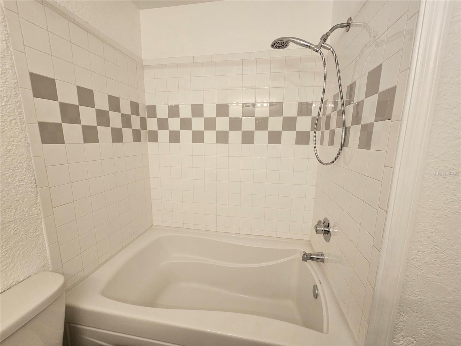 EMERALD POINTE TWNHMS AT TAMPA PALMS - Residential Lease