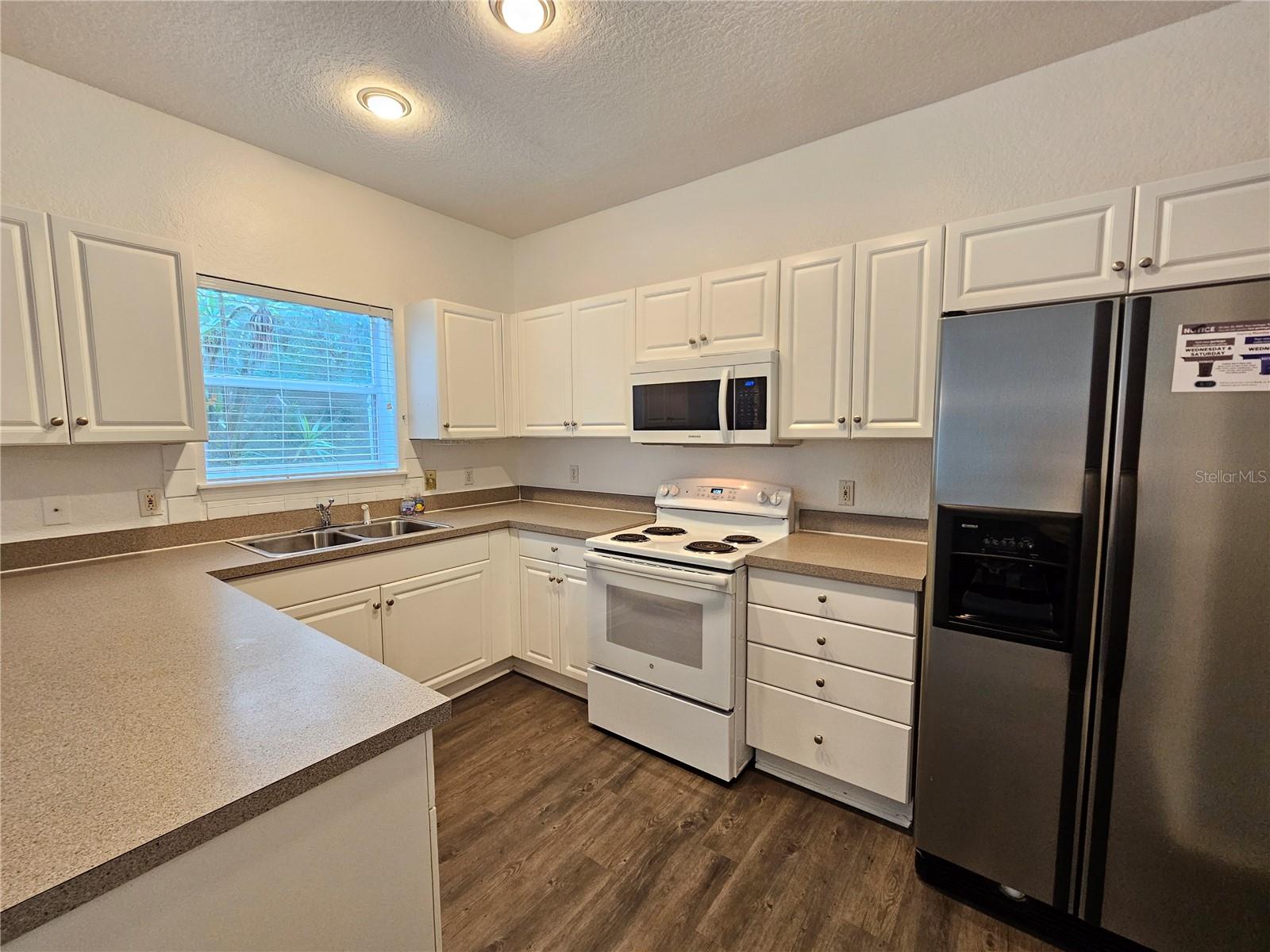 EMERALD POINTE TWNHMS AT TAMPA PALMS - Residential Lease