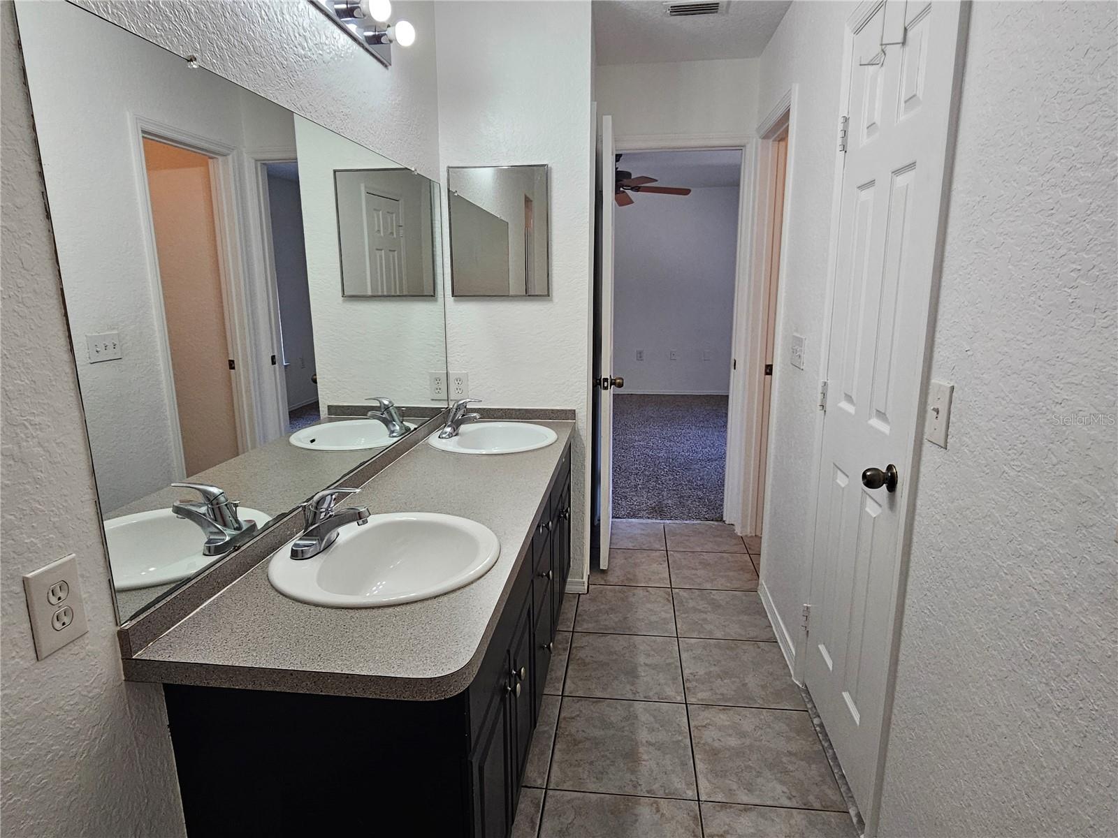 EMERALD POINTE TWNHMS AT TAMPA PALMS - Residential Lease