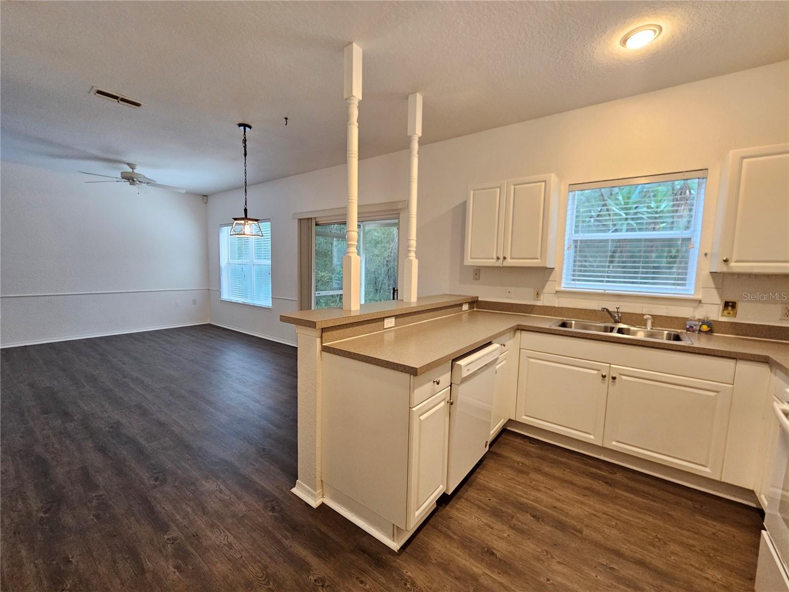 EMERALD POINTE TWNHMS AT TAMPA PALMS - Residential Lease