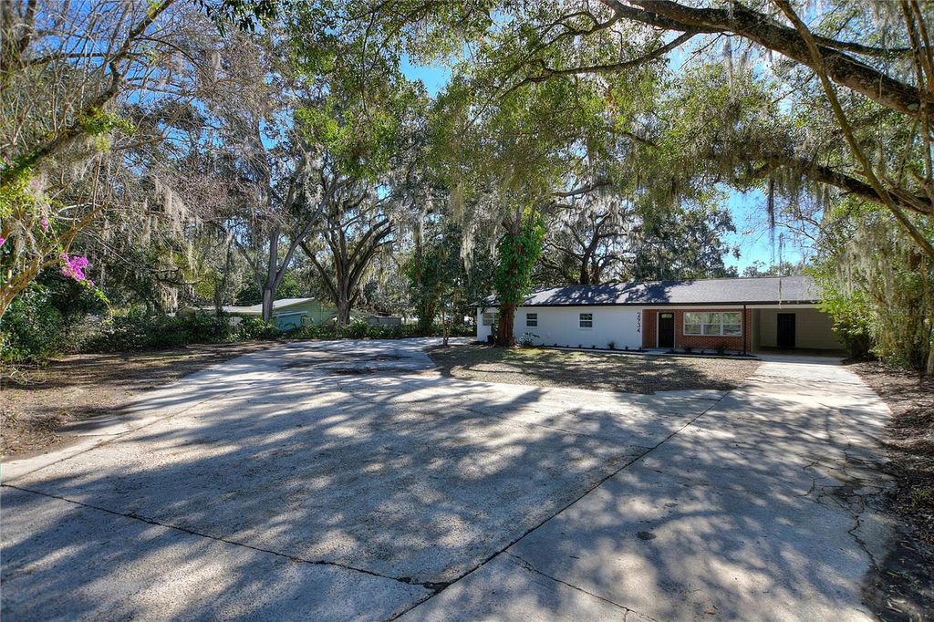 Photo of 2934 W Bella Vista Street, Lakeland, FL 33810 (MLS # TB8467032)
