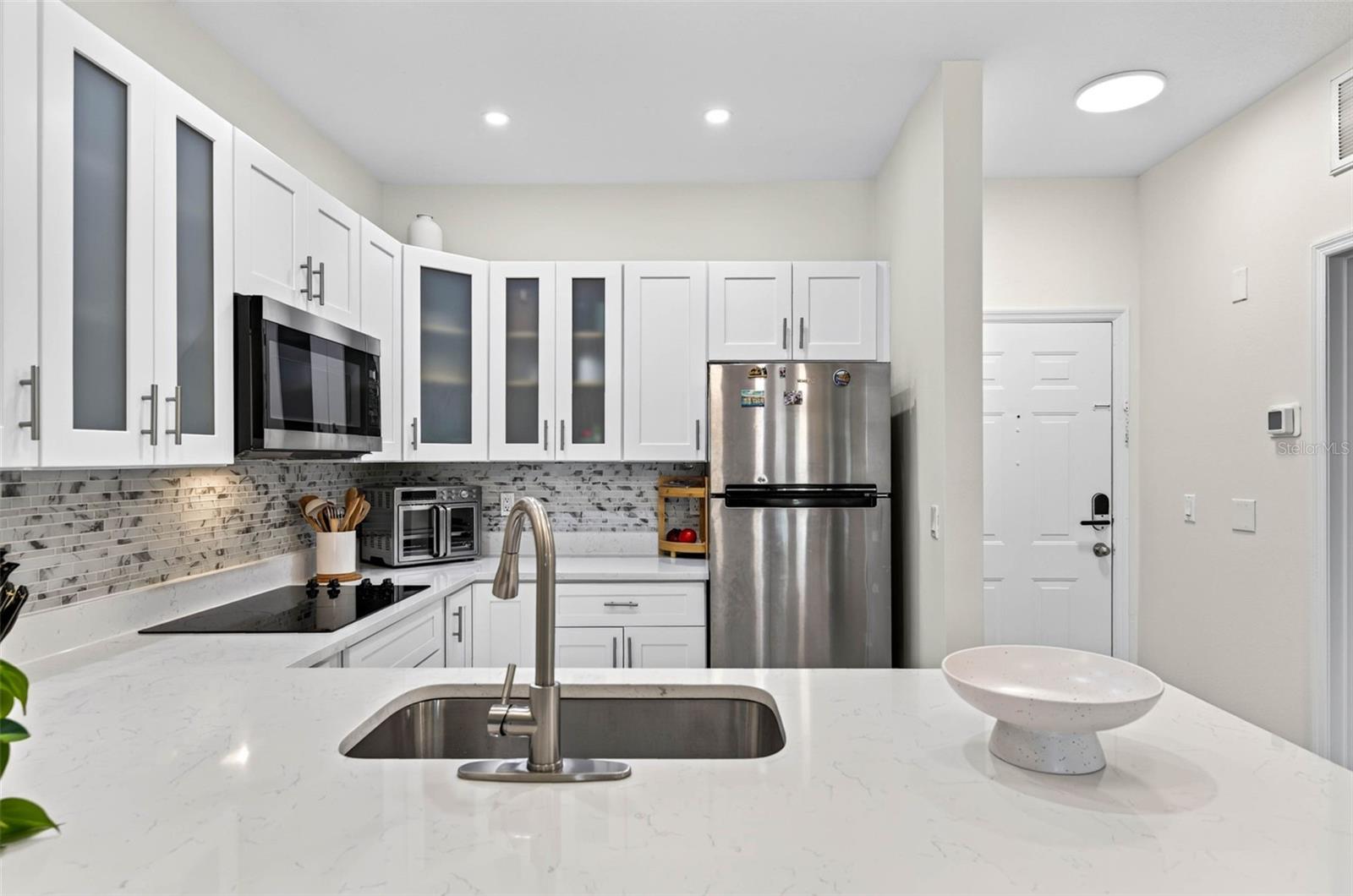 2010 E PALM AVENUE 15211
