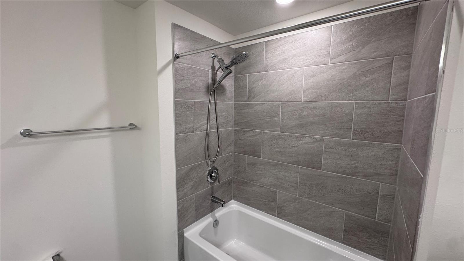 PEPPER GROVE PH I - Residential Lease