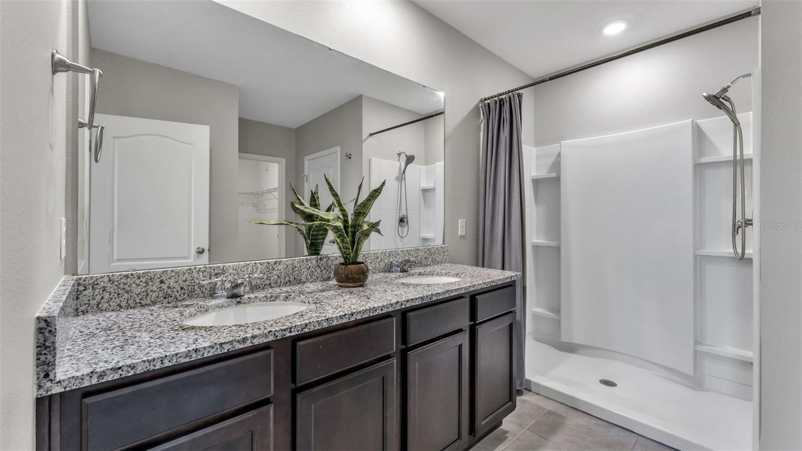 LAKES/LAUREL HLNDS PH 3A - Residential