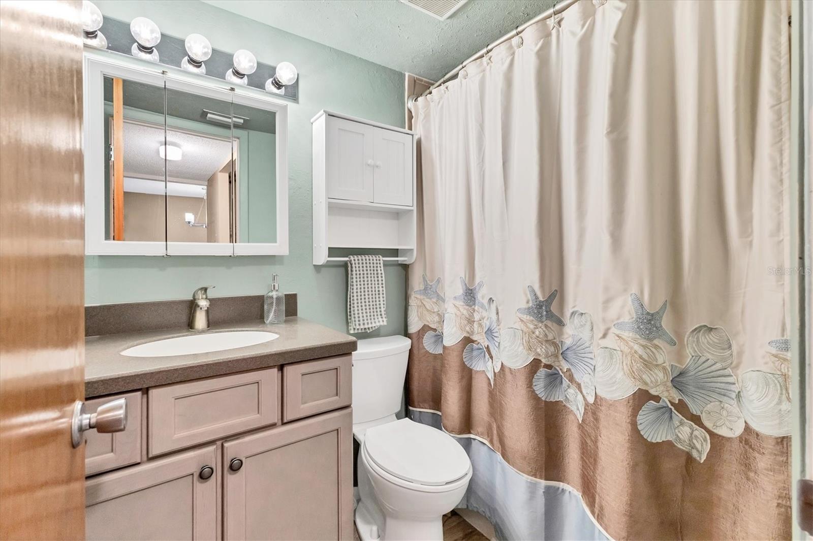 BAYSHORE ON THE LAKE APTS III SEC1 - Residential