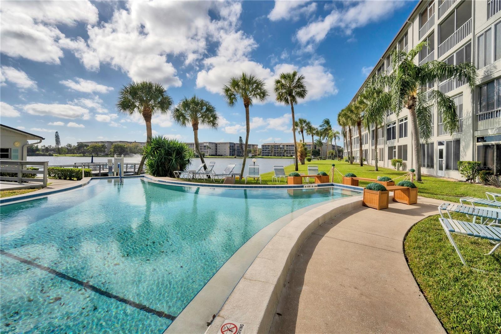 BAYSHORE ON THE LAKE APTS III SEC1 - Residential