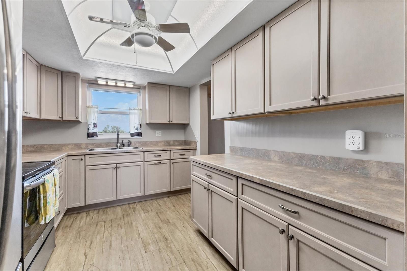 BAYSHORE ON THE LAKE APTS III SEC1 - Residential