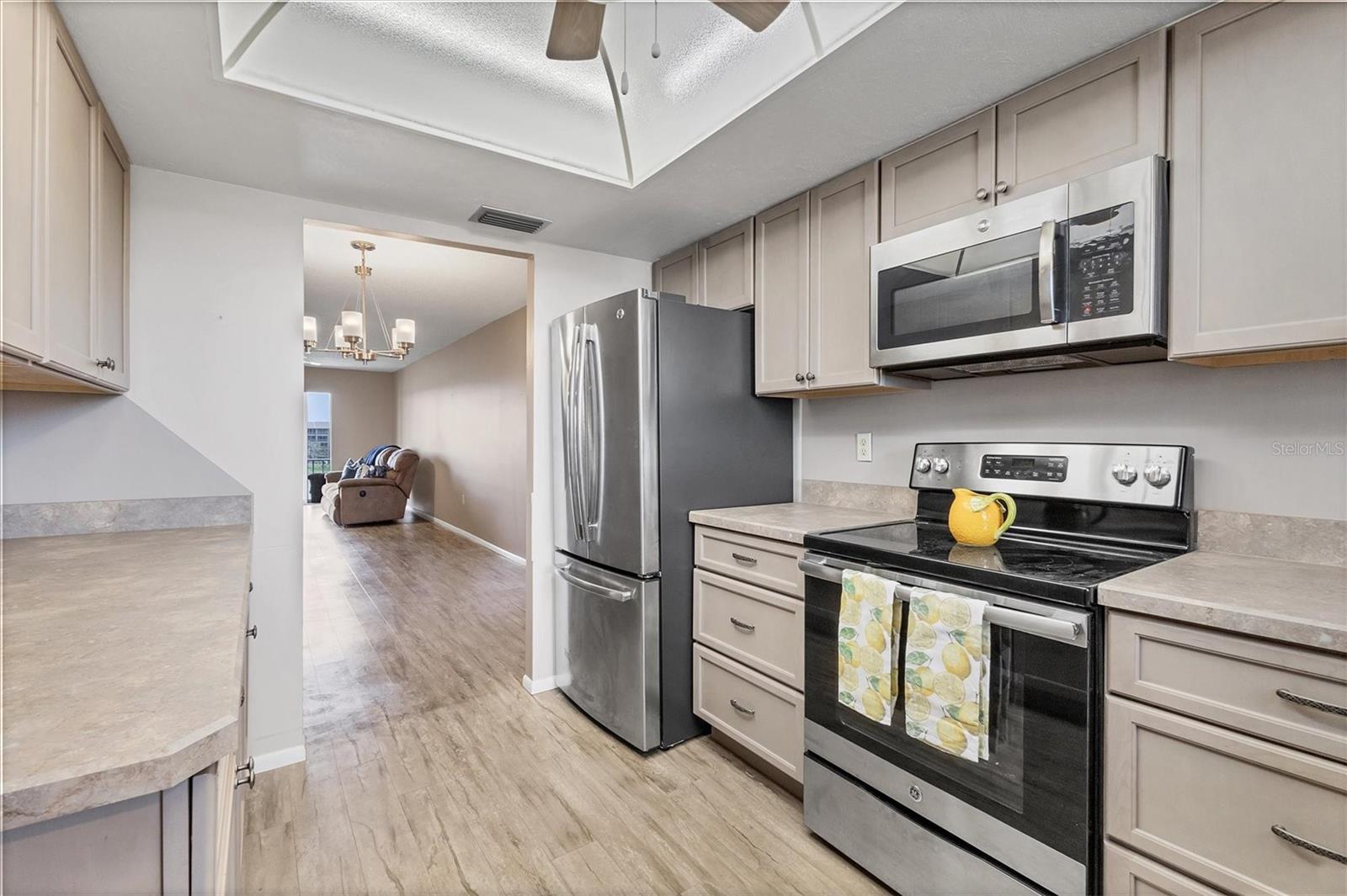 BAYSHORE ON THE LAKE APTS III SEC1 - Residential