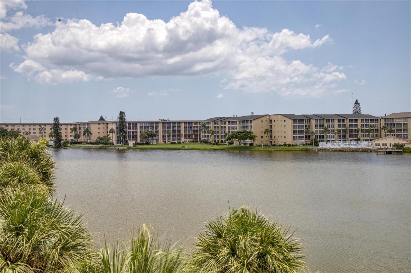 BAYSHORE ON THE LAKE APTS III SEC1 - Residential