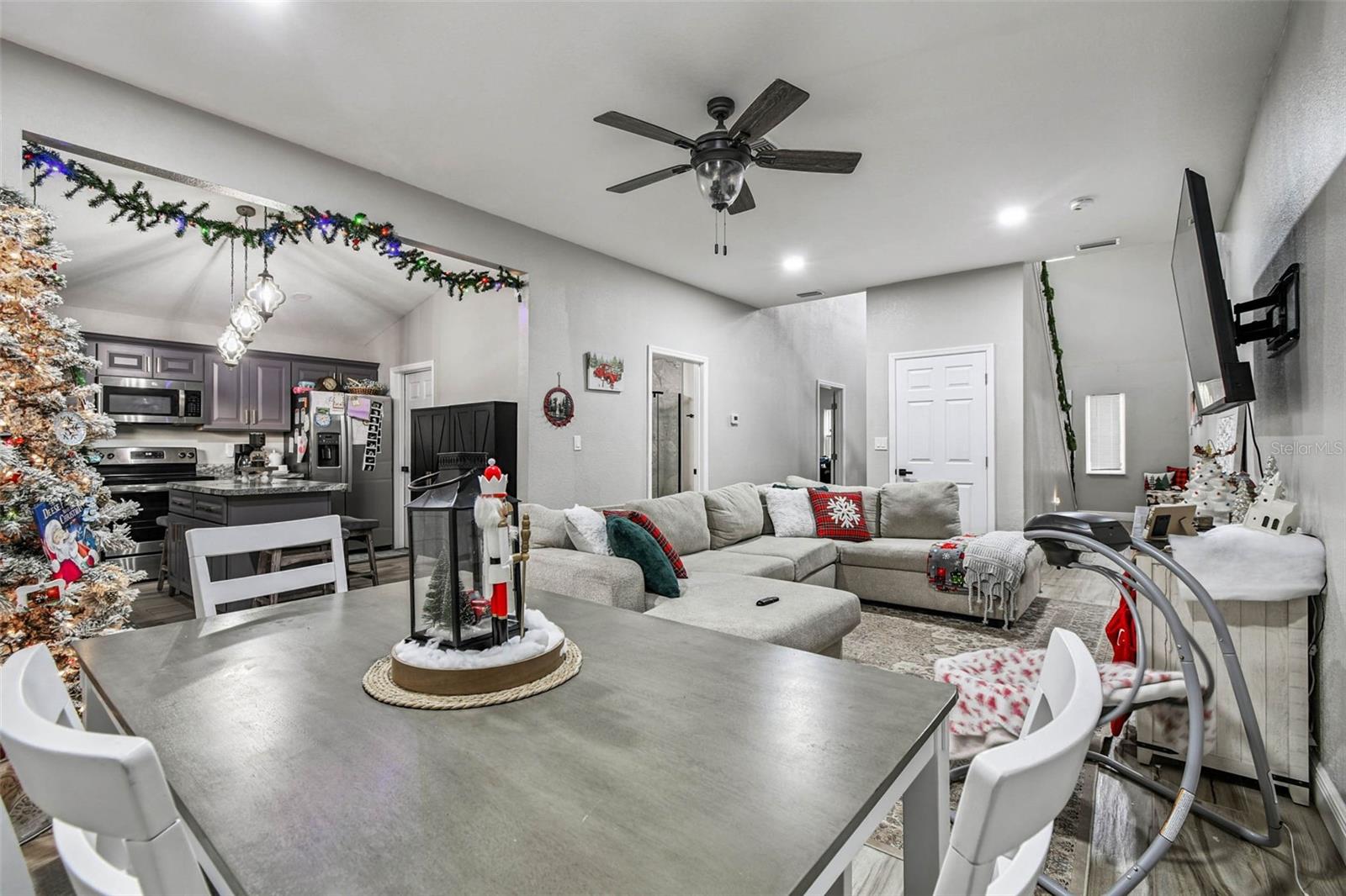 OAKRIDGE ESTATES - Residential