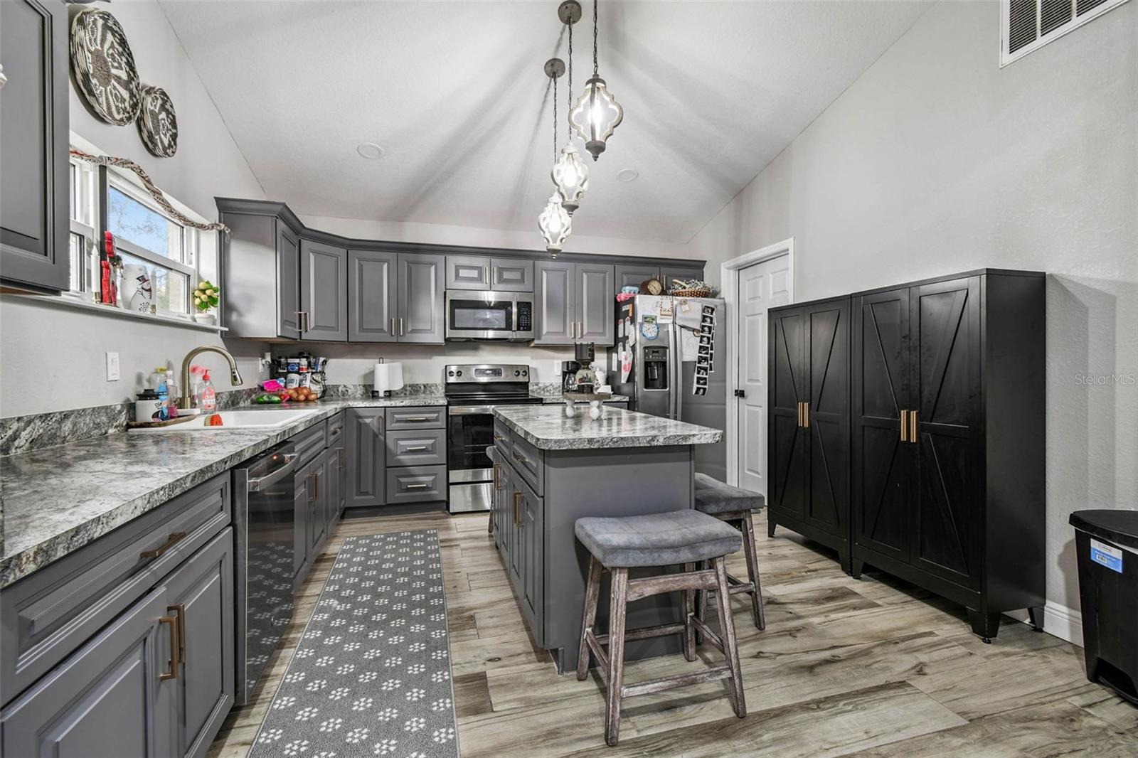 OAKRIDGE ESTATES - Residential